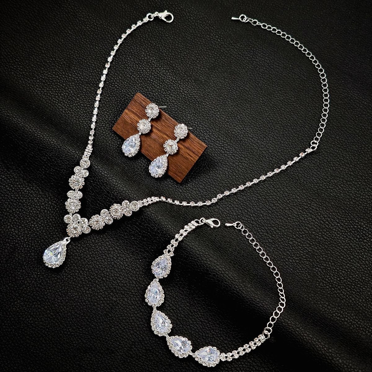 Elegant Silver-Tone Teardrop Crystal Jewelry Set – 3 Pcs